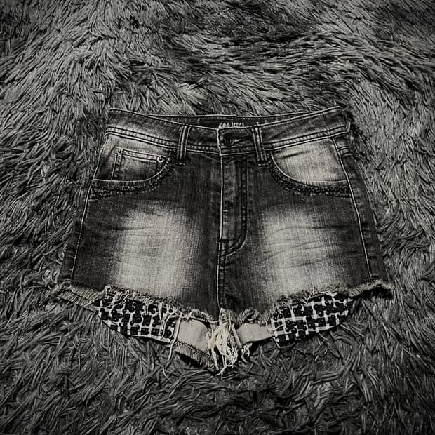 블랙 큐빅 체크 포켓 밑단 데미지 워싱 데님 숏팬츠