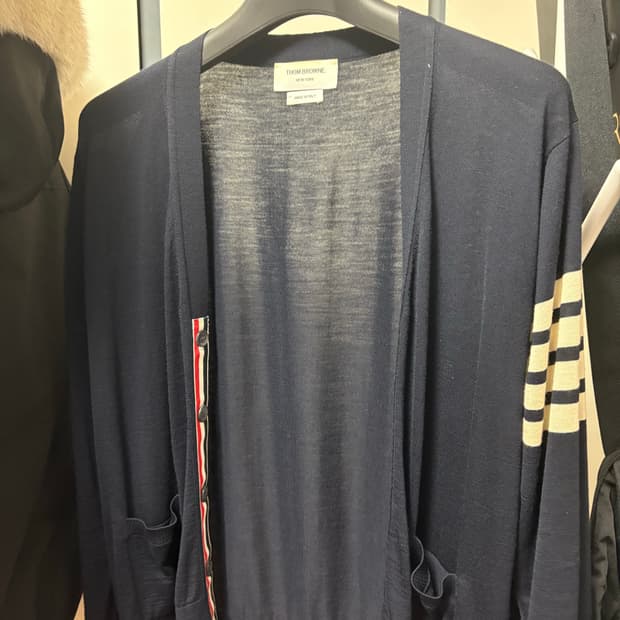 톰브라운 가디건 메리노울 네이비 3사이즈