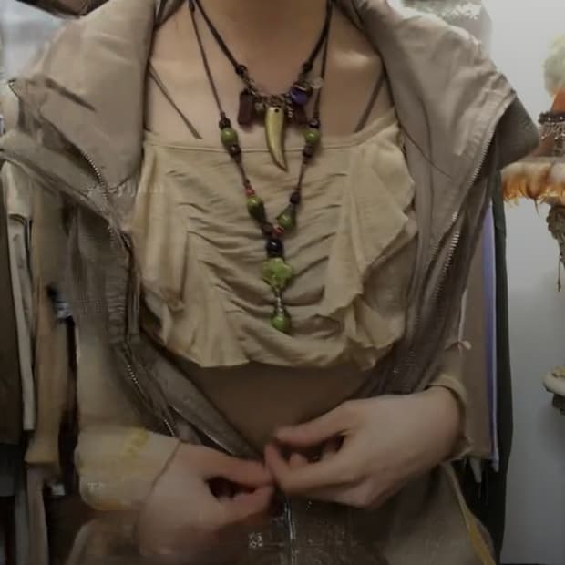 빈티지 오리엔탈 페어리 베이지 아이보리 프릴셔링 긴팔 티셔츠