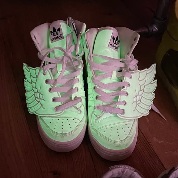 [225] 제레미스캇 x 아디다스 윙 야광 스니커즈