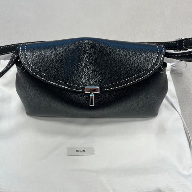 Toteme 티락 클러치백