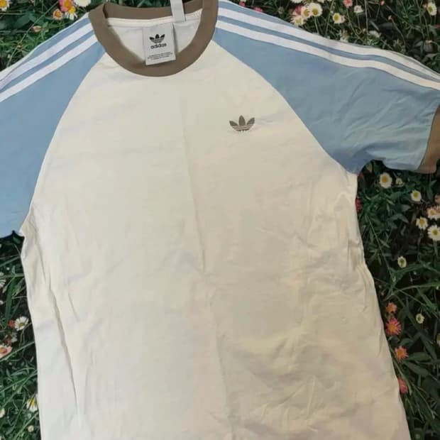 아디다스 반팔 S