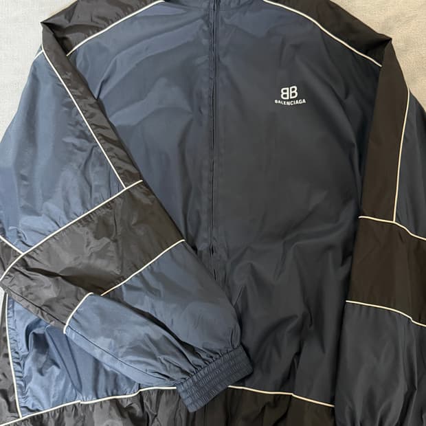 국내 택] 발렌시아가 트랙탑 바람막이 44