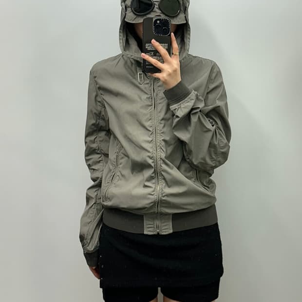 Cp컴퍼니 고글 카키 바람막이 자켓 