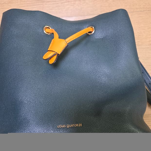 루이까또즈 딥그린 버킷백