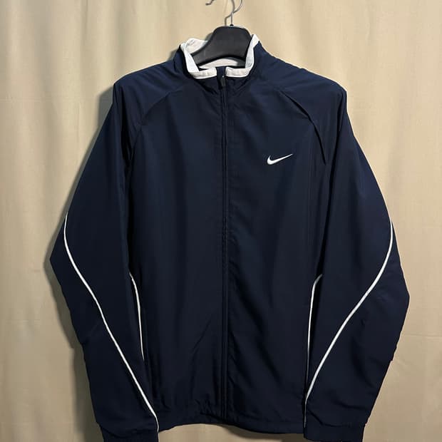 나이키 올드스쿨 바람막이 처분 