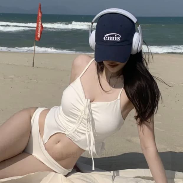 히니크 라벨르 언발 앞셔링 홀터 프릴 비키니 수영복