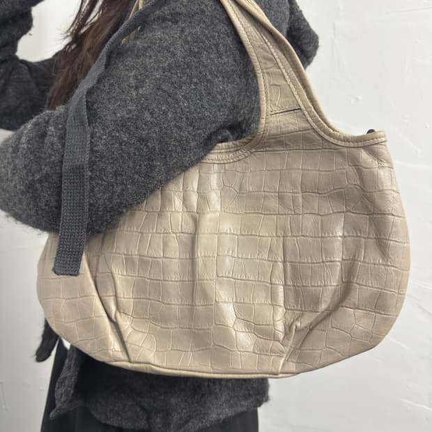 leather shoulderbag