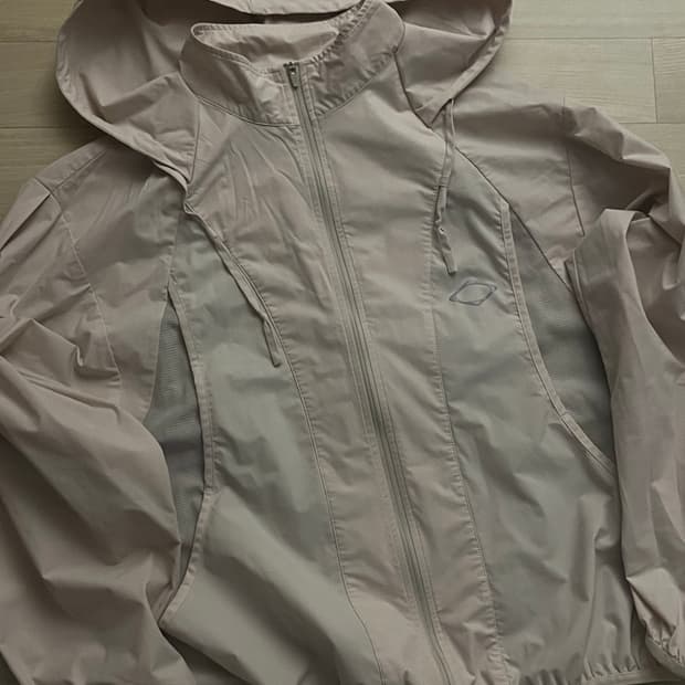 미스치프 롬버스 바람막이 베이지