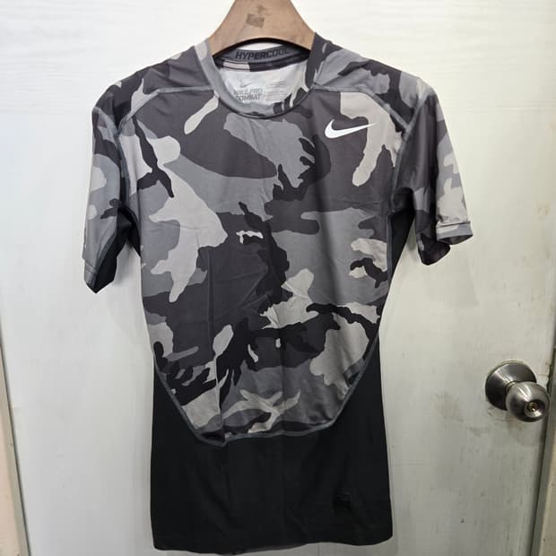 M,95 )) NIKE 나이키 카모 프로컴뱃 반팔티셔츠! 달라붙는핏~