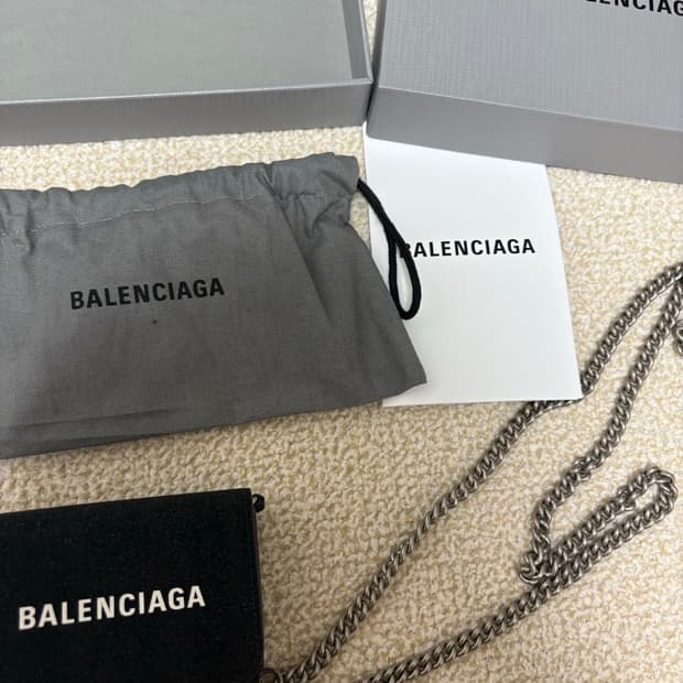 발렌시아가 지갑