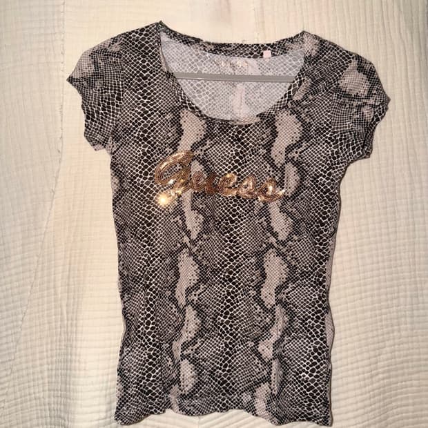 게스 파이톤 티셔츠