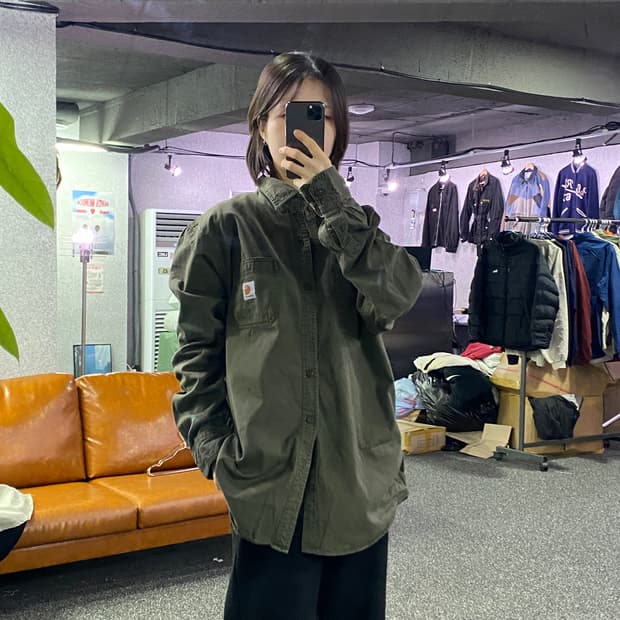 칼하트 패치로고 투포켓 카키 셔츠 B3166