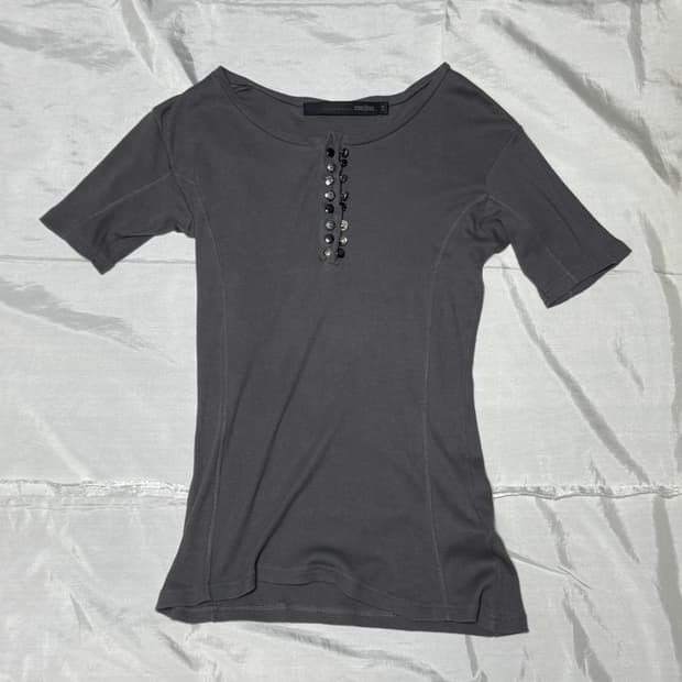 “ SCHLUSSEL” Beads Detail Short T-shirt