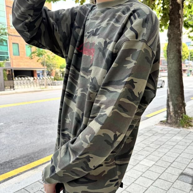 에모스탠스클럽 카모플라쥬 크루넥 슬리브 우드랜드 카모