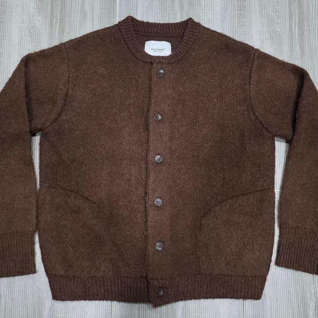 아웃스탠딩 브라운 브러쉬드울 라운드넥 가디건