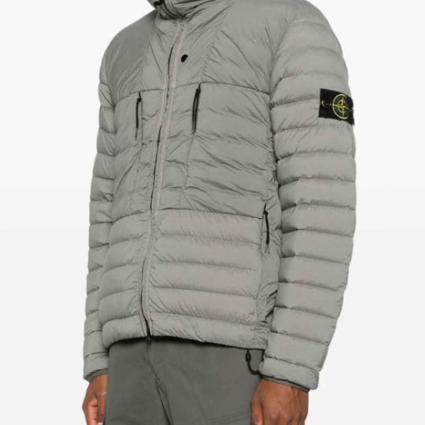 스톤아일랜드 심리스 나일론 TC경량패딩 시멘트 M사이즈 새상품