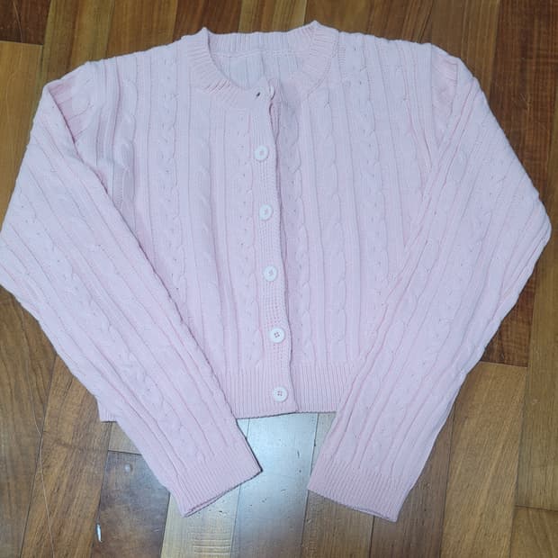 연핑크 딸기우유 꽈배기 크롭 가디건