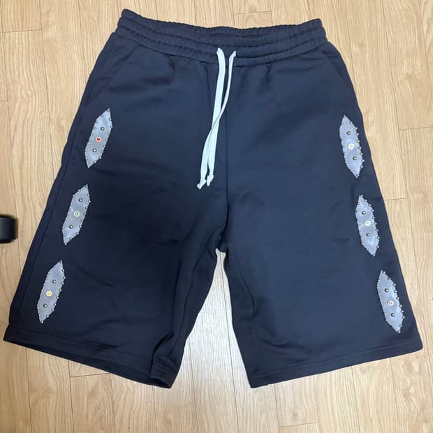 Azva studios 반바지 studded sweat shorts