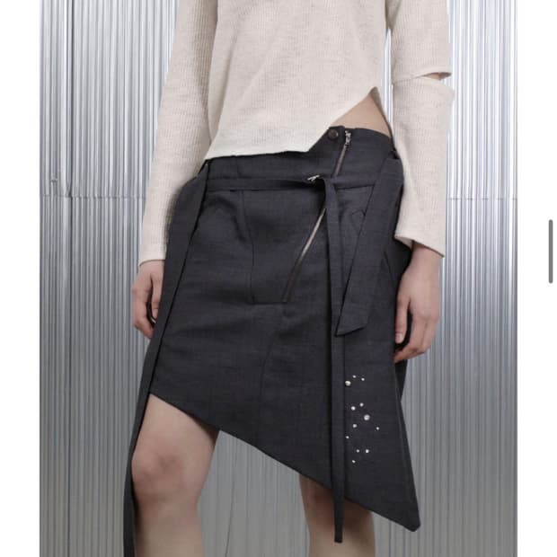 (새상품) 데비어퍼 벨트 레이어드 스커트 차콜