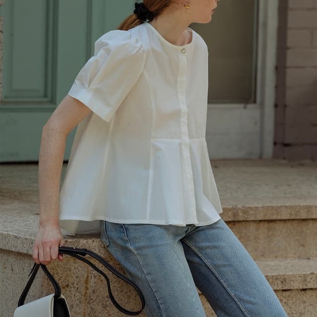 새상품) 틸아이다이 펄 포인트 플레어 블라우스 그레이