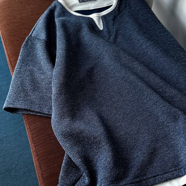 Fake layered neck H/S top