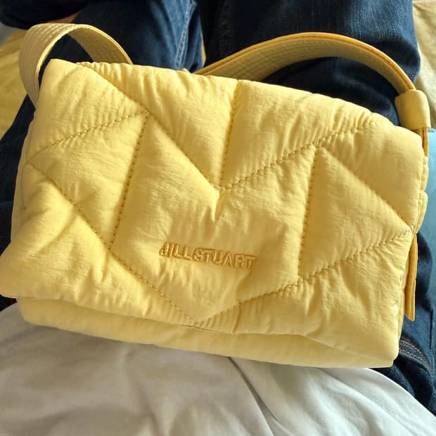 질스튜어트 엘로우 퀄팅 가방