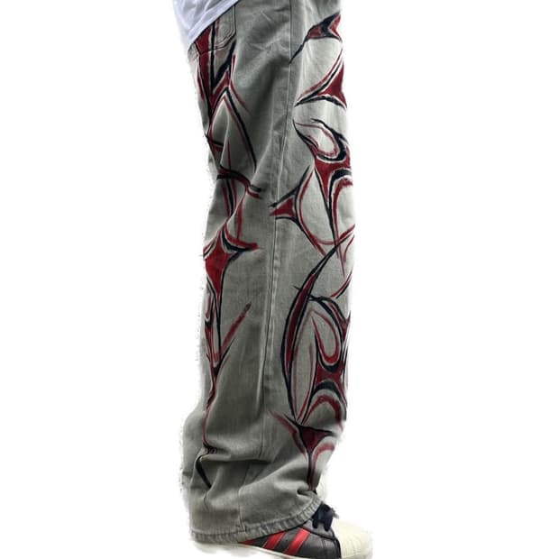Red knife custom gray pants