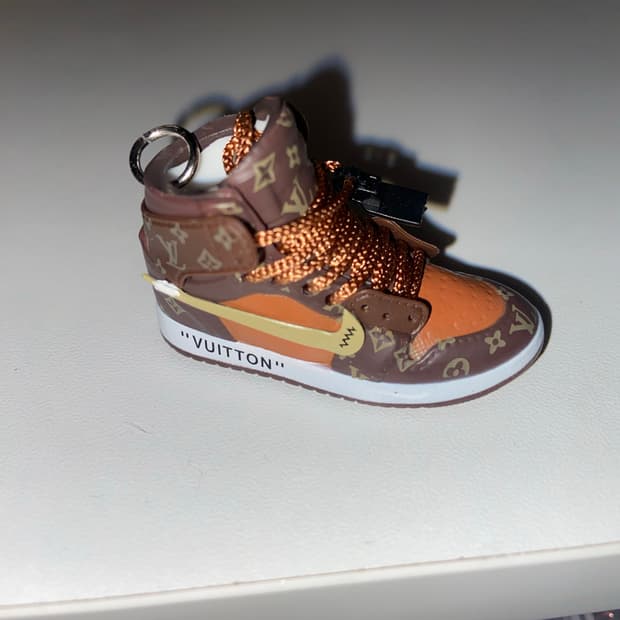 키링 루이비통 오프화이트 모노그램 미니어처 미니어쳐 슈즈 신발 키체인