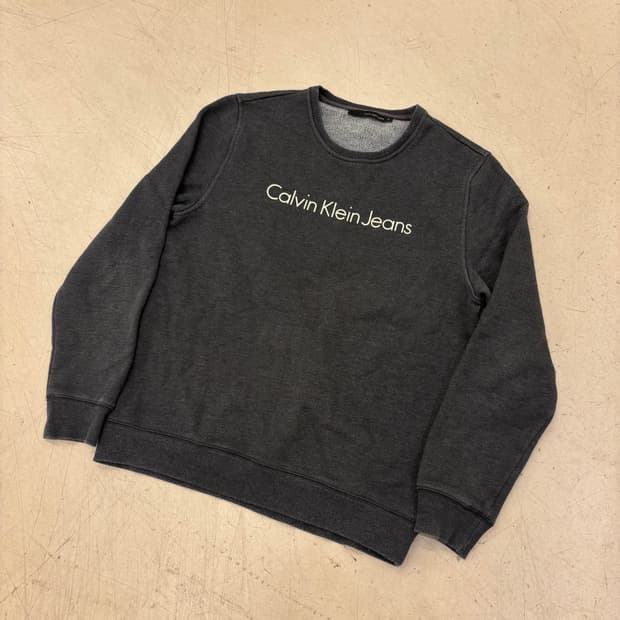 캘빈클라인진스 빅로고 맨투맨