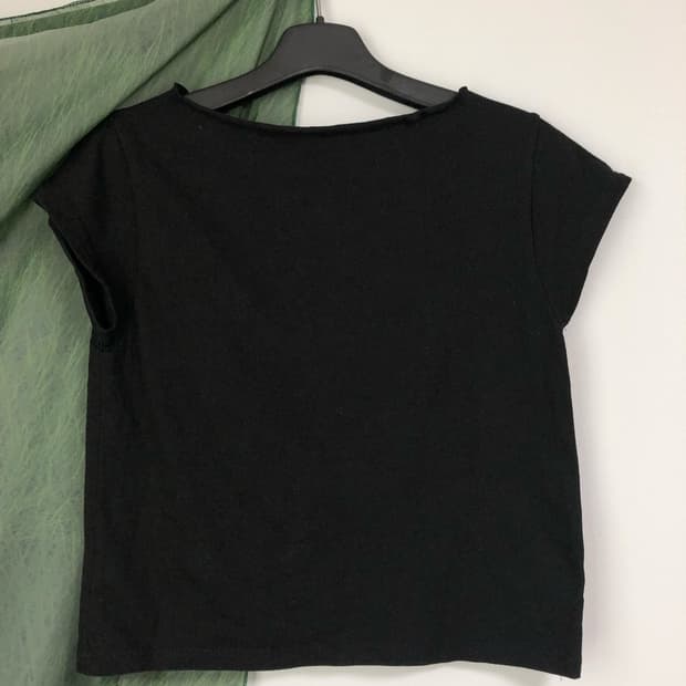 릿킴 ruffle boat neck tee (black)