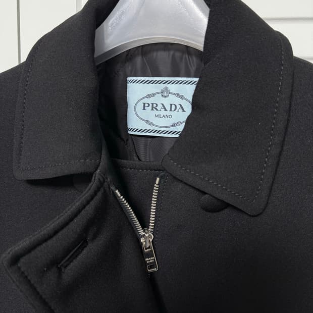 프라다 더블 코트