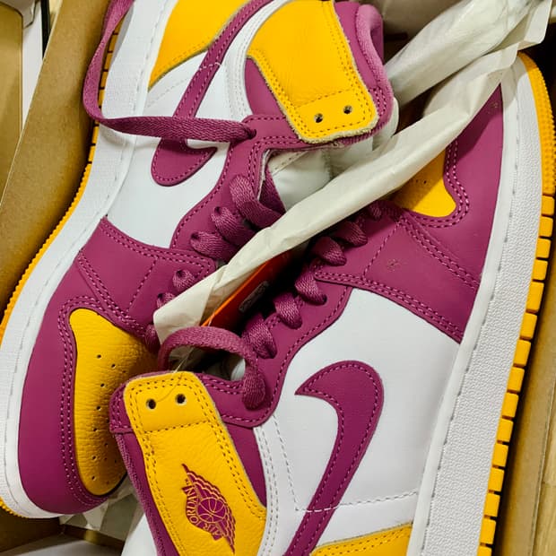 조던1 레트로 하이 유니버시티