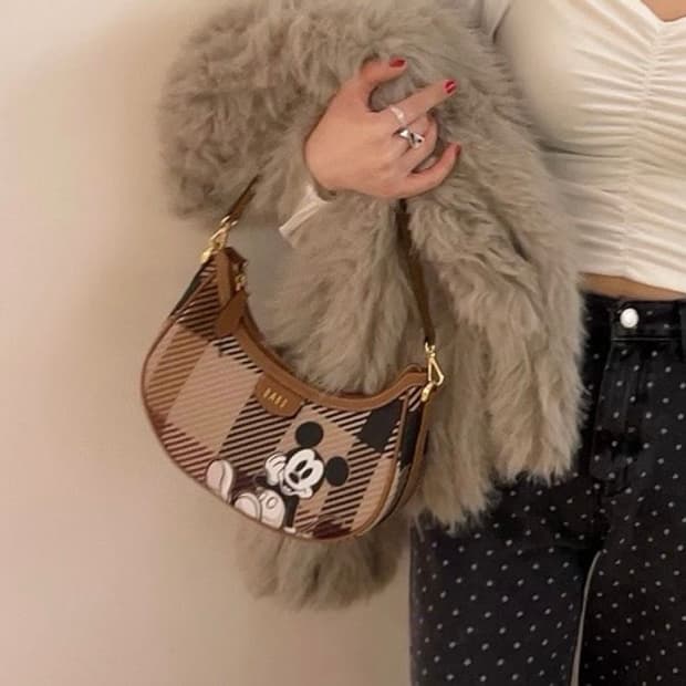 닥스 x 미키마우스  DAKS × Disney 콜라보 미니 숄더백(새상품