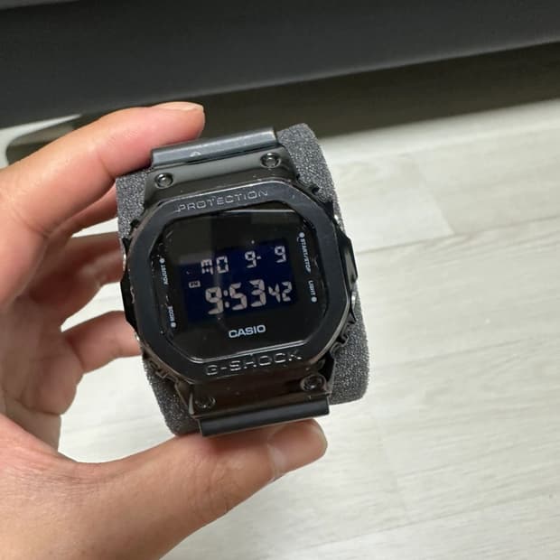 지샥 gm 5600b-1 (주우재 시계) 풀박스 판매합니다