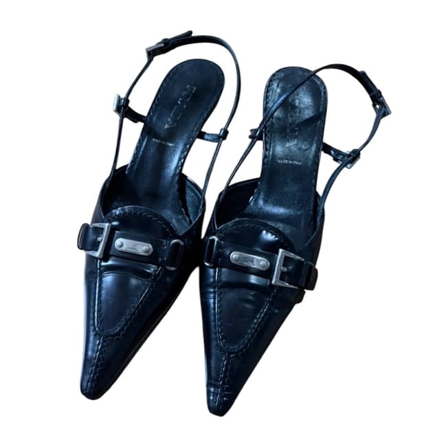 Prada 프라다 벨티드 실버 로고 구두 슬링백