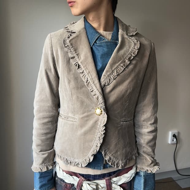 AWAW by Junko Shimada 프릴 코티드 자켓