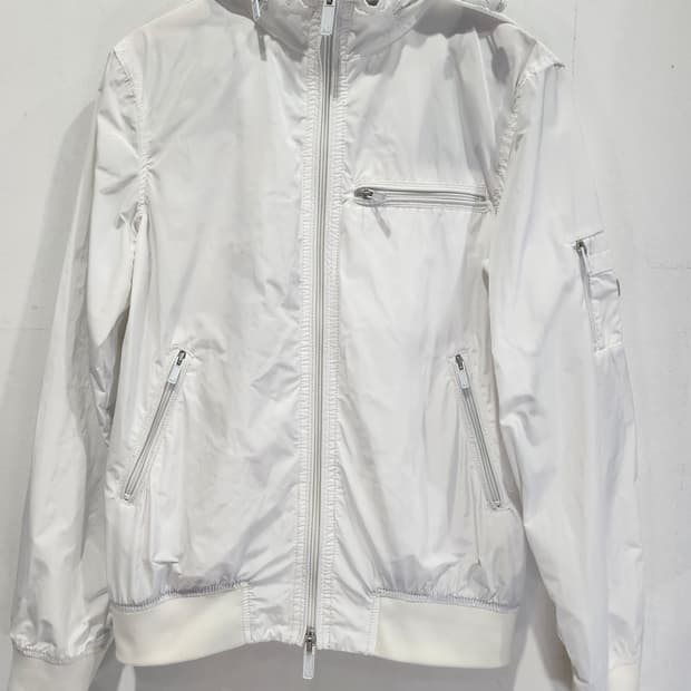 아르마니진스 화이트 바람막이 M