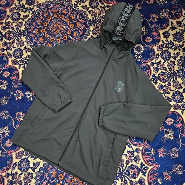 파리생제르망 시그니쳐 가슴 패치 후드 바람막이 XL size