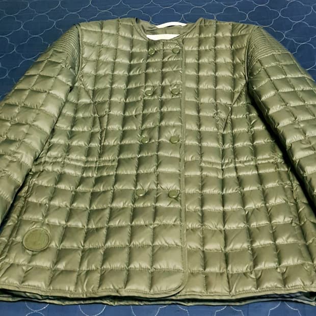 엣플레이 더블버튼 카라리스 퀄팅 허리스트링 다운자켓 카키 (55)