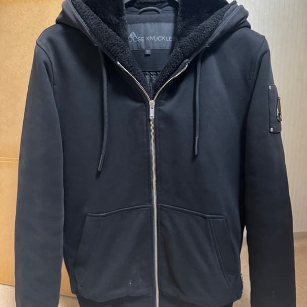 무스너클 버니스웨터