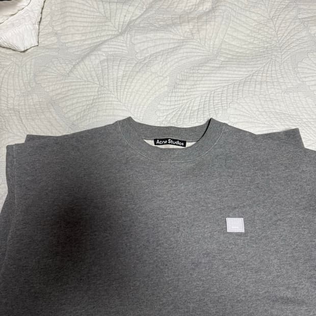 아크네스튜디오 맨투맨