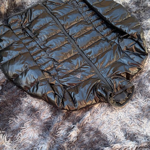 아디다스 덕다운 유광 블랙 경량패딩