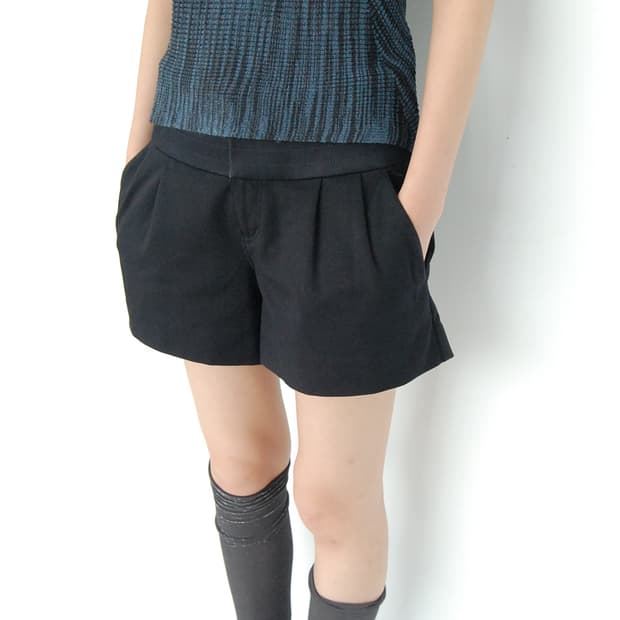 Sov pin tuck shorts