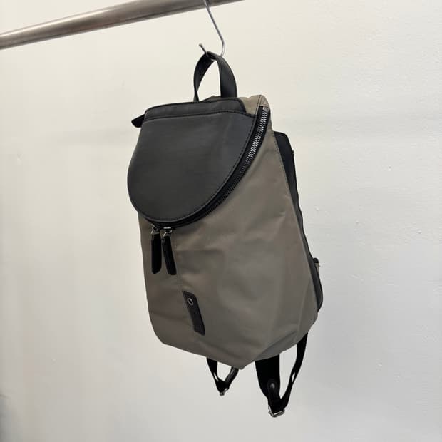 Y’SACCS 코듀라 레더 백팩