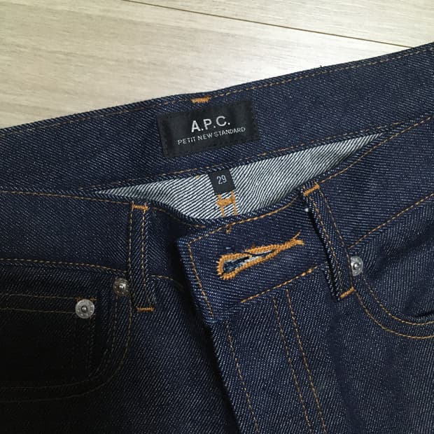 A.P.C 쁘띠 뉴 스탠다드 셀비비 데님 (29)