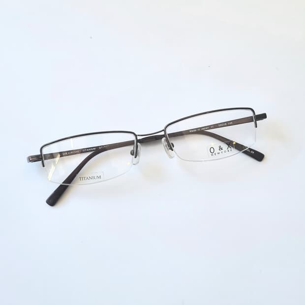 데드스탁 O&X 뉴욕 100%티타늄 명품 반무테 518