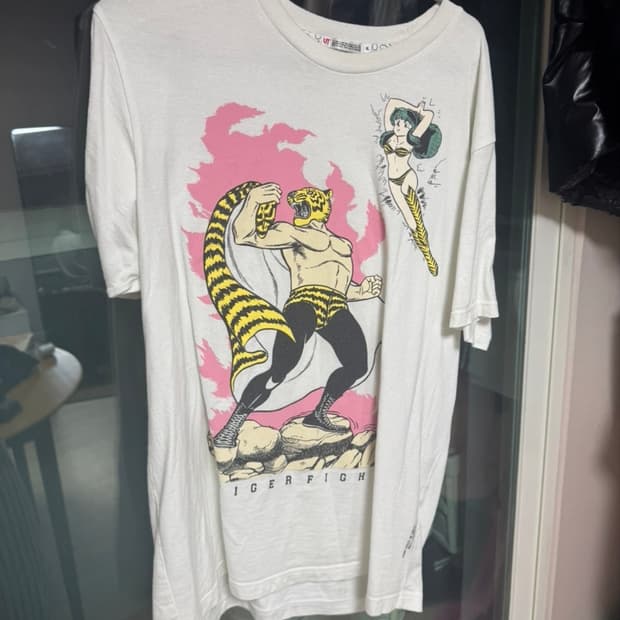 유니클로 타이거 파이트 반팔 티셔츠