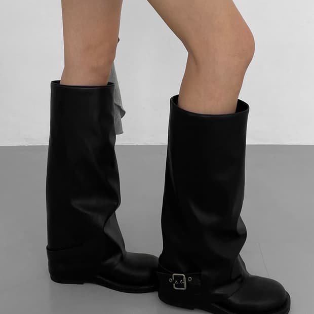 블랙업 나이닝 레더 버클 롱부츠(1회 착용)