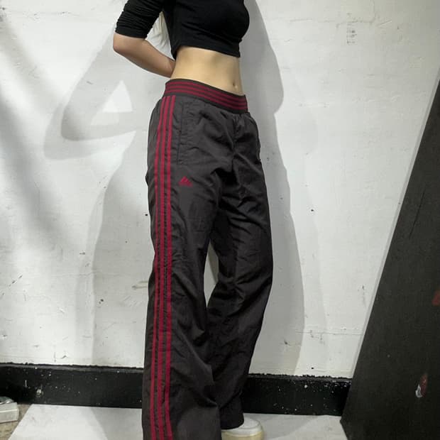 아디다스 브라운 트랙 부츠컷 와이드 레드 삼선 트레이닝 팬츠 S